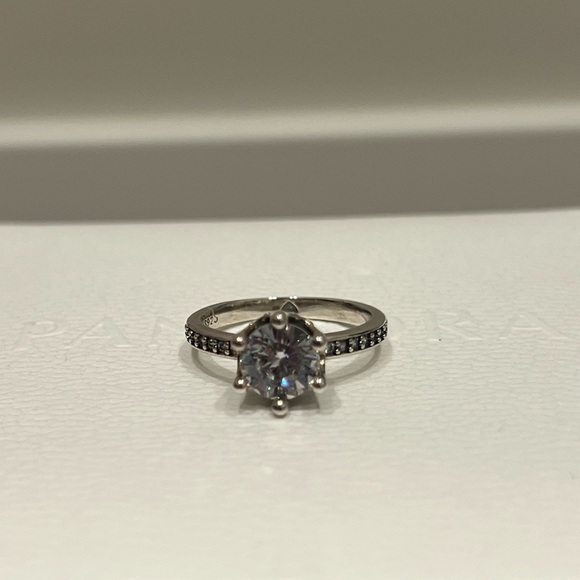 Diamond ring - Picture 2 of 8